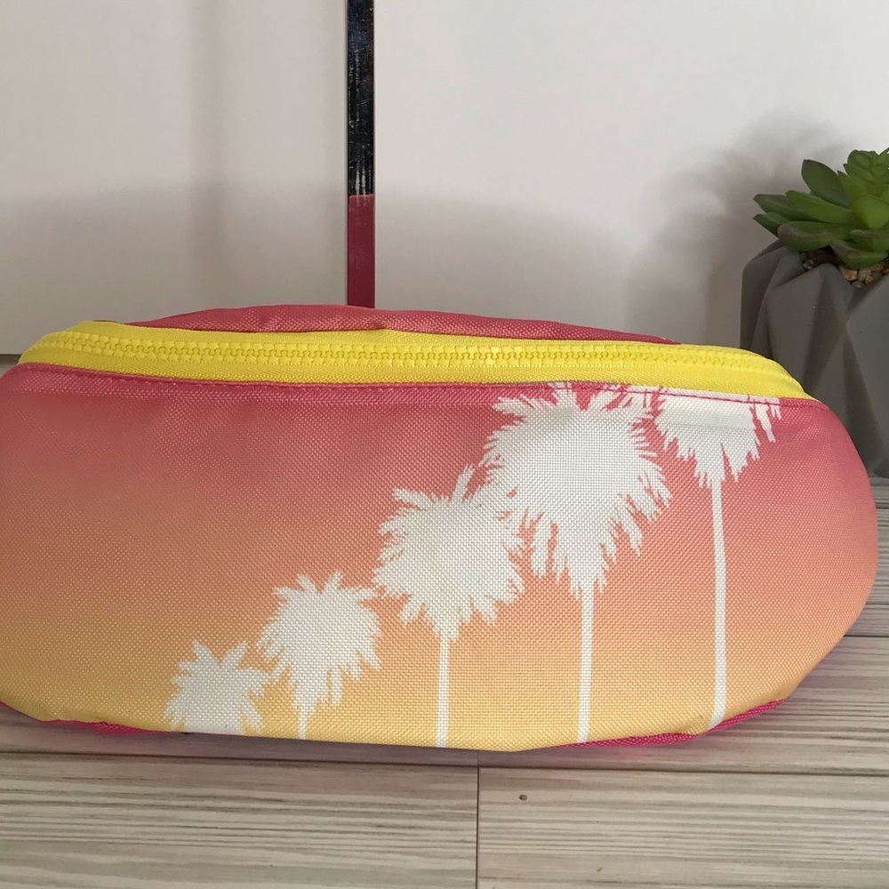 Very cute insulated fanny pack